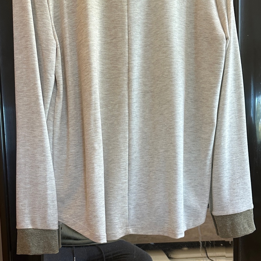 Staccato Women's Gray and Olive Top - Picture 7 of 7